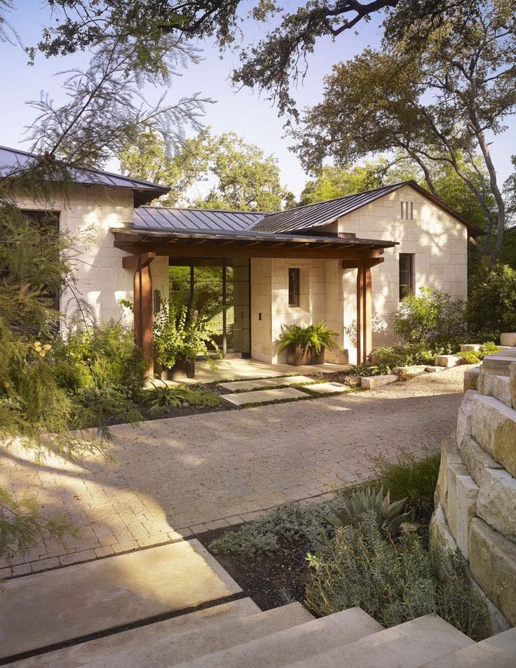 136 S CLARK DR UNIT : 6